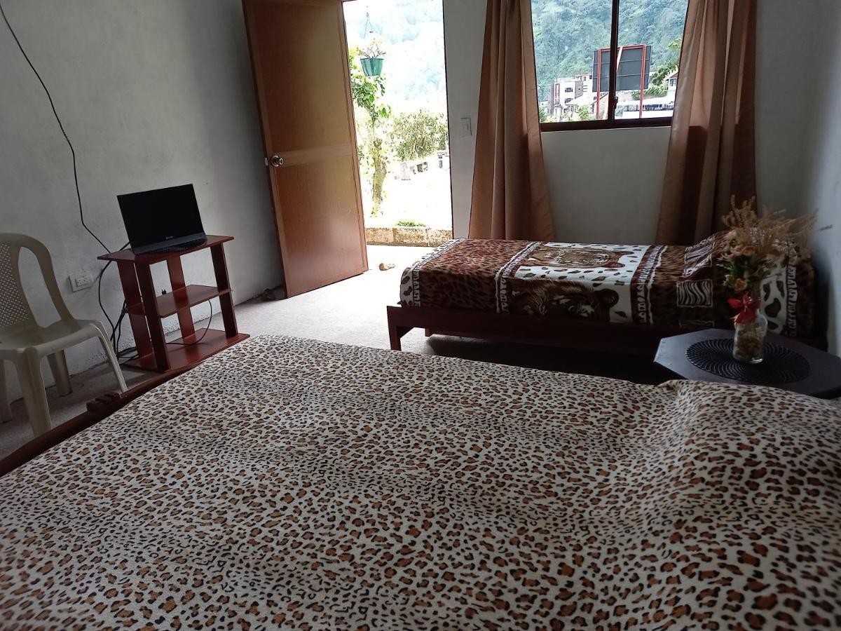 Montano Camping & Hostel Banos  Ngoại thất bức ảnh
