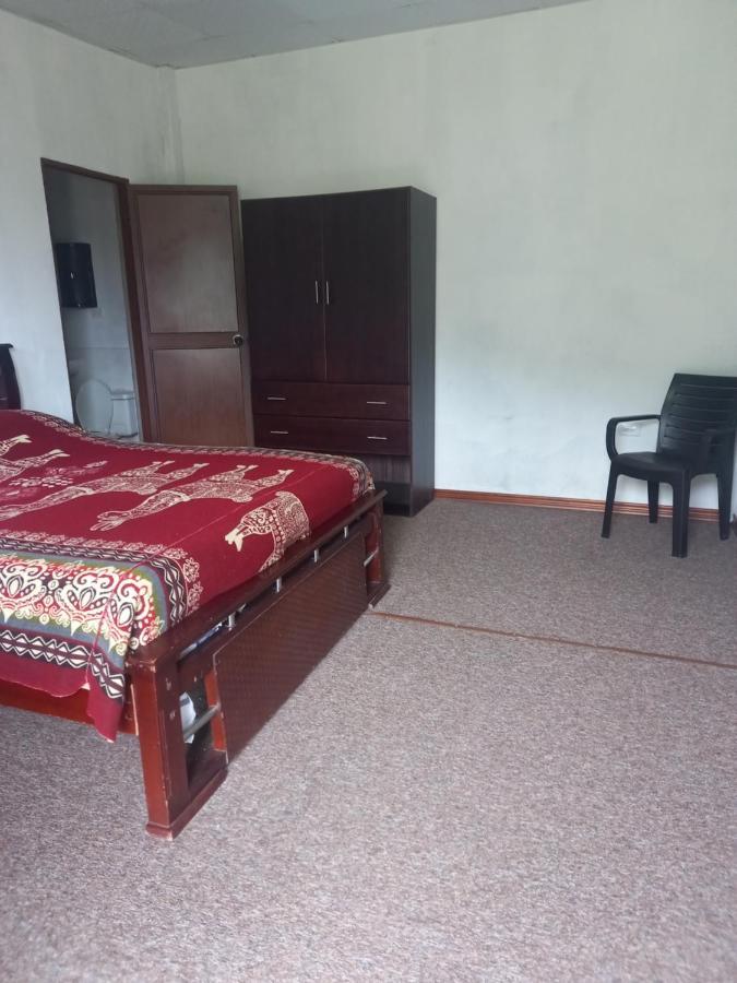 Montano Camping & Hostel Banos  Ngoại thất bức ảnh
