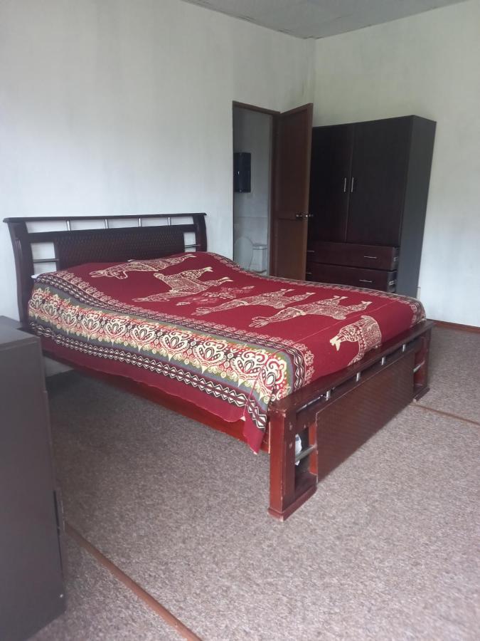Montano Camping & Hostel Banos  Ngoại thất bức ảnh