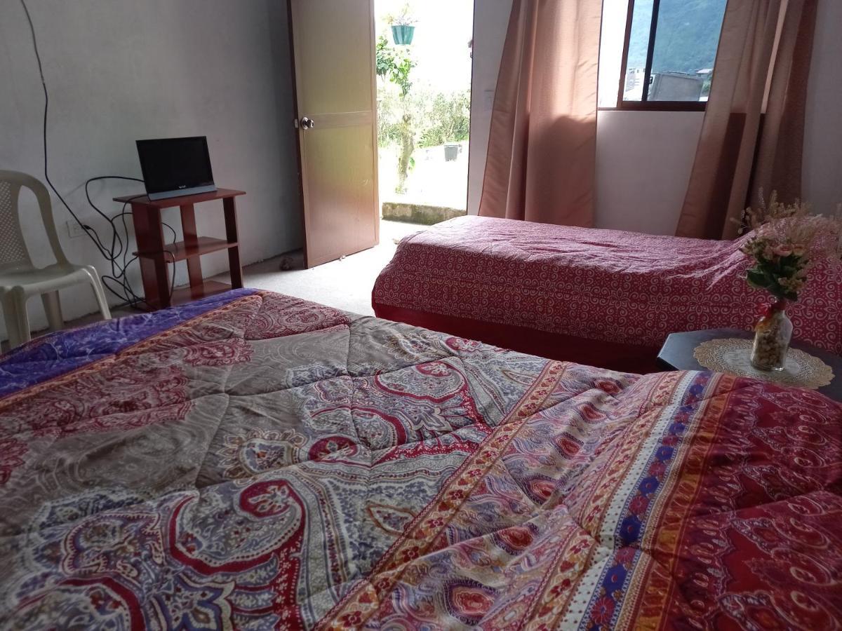 Montano Camping & Hostel Banos  Ngoại thất bức ảnh