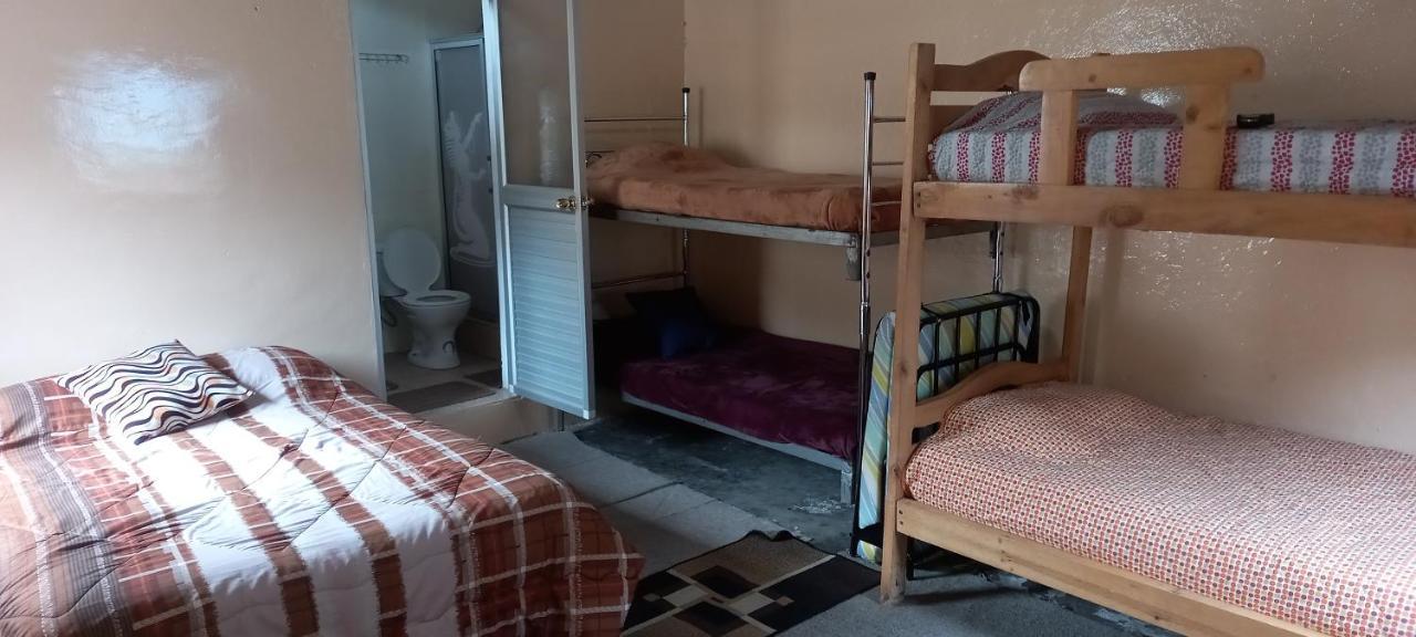 Montano Camping & Hostel Banos  Ngoại thất bức ảnh