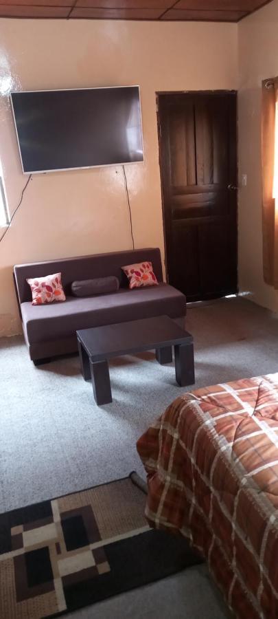 Montano Camping & Hostel Banos  Ngoại thất bức ảnh