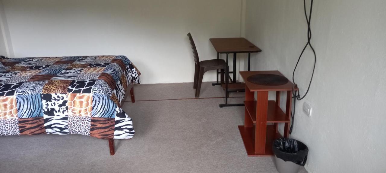 Montano Camping & Hostel Banos  Ngoại thất bức ảnh