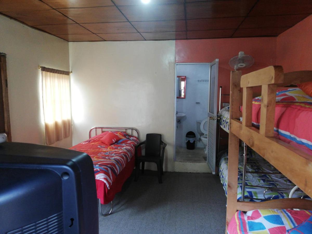 Montano Camping & Hostel Banos  Ngoại thất bức ảnh